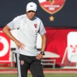 الحسين عموتة مدرب الاهلي