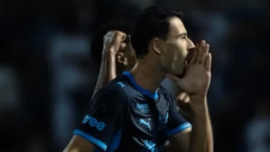 مارتينلي يحتفل بهدف الهلال الاول