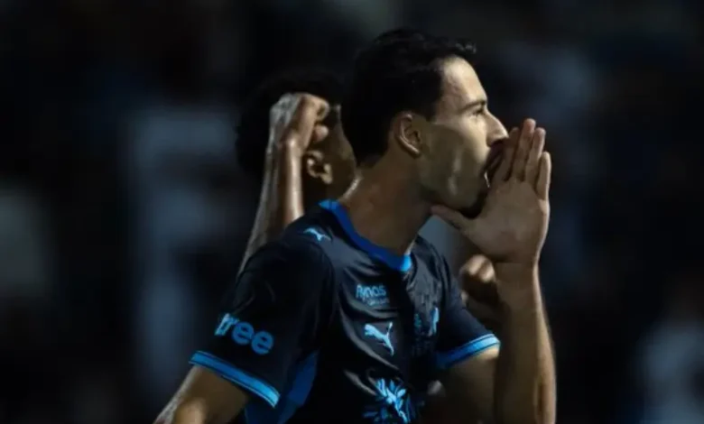 مارتينلي يحتفل بهدف الهلال الاول