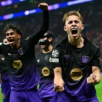 لاعبي برشلونة يحتفلون بالهدف