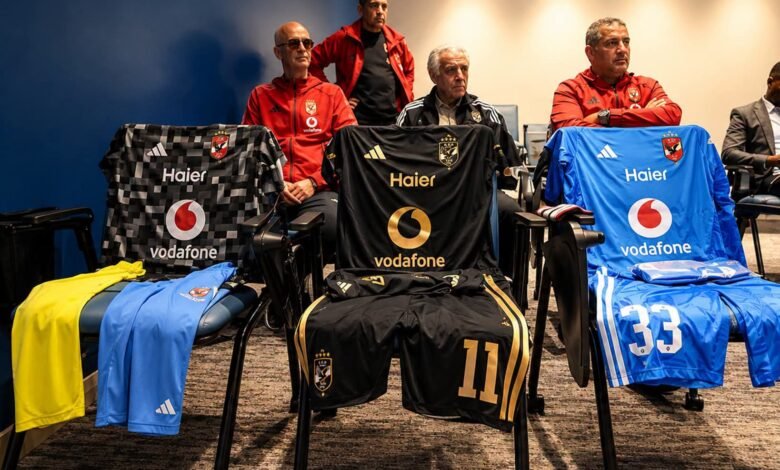 طاقم الاهلي في مباراة كيتار