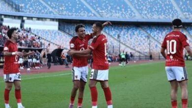 لاعبي الاهلي يحتفلون بالهدف