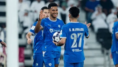 لاعبي الهلال يحتفلون بالهدف