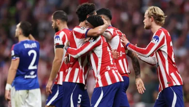 لاعبي اتليتكو مدريد يحتفلون بالهدف