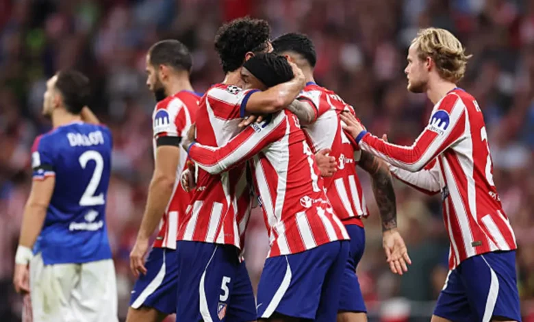 لاعبي اتليتكو مدريد يحتفلون بالهدف